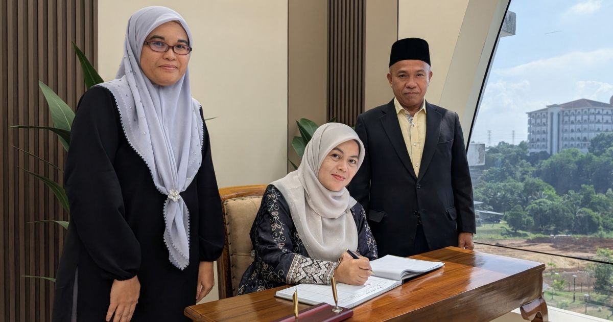 KUNJUNGAN HORMAT PENGARAH JABATAN BANTUAN GUAMAN PAHANG KE ATAS KETUA HAKIM SYARIE PAHANG